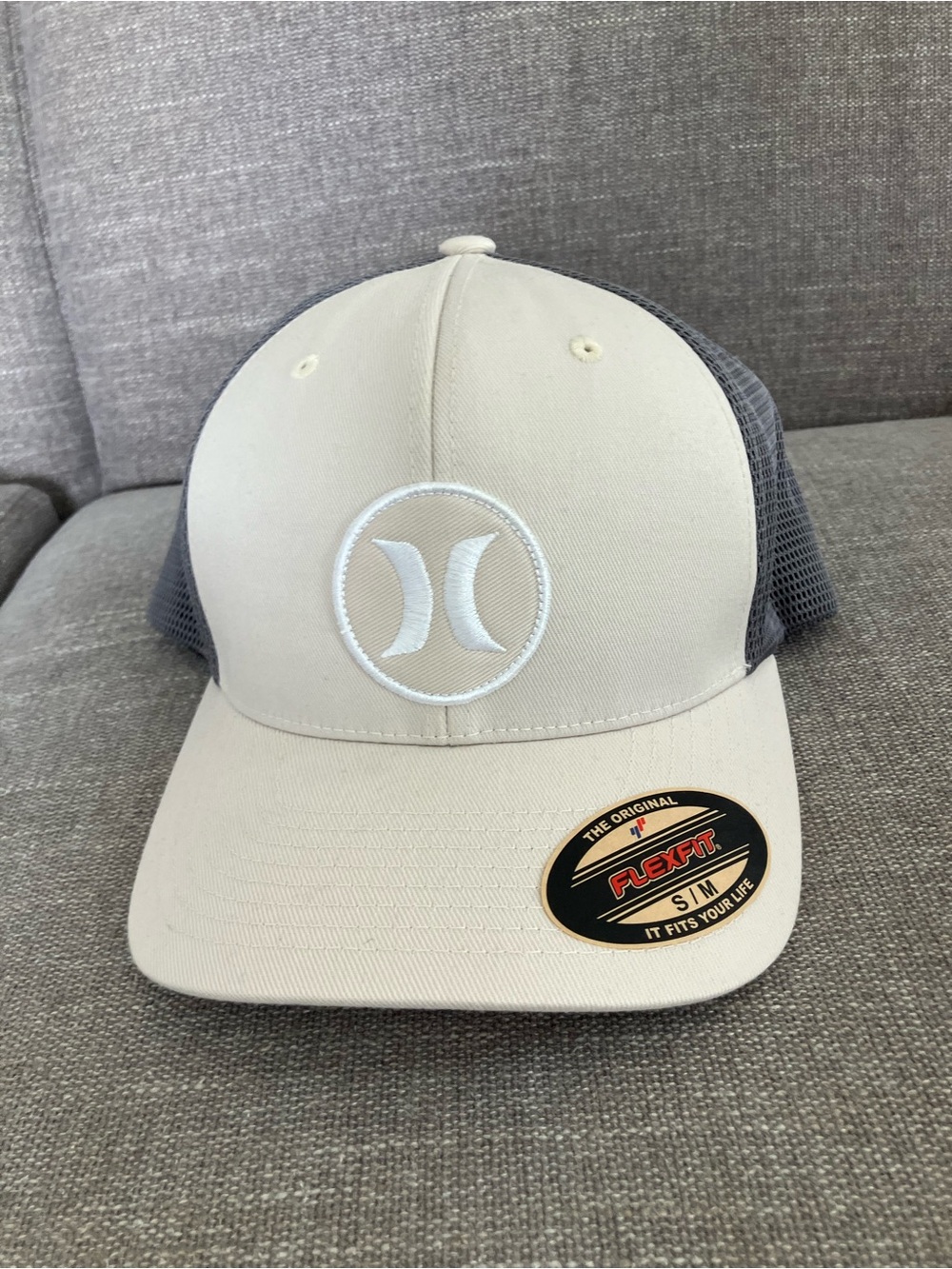 Hurley Flexfit Mesh Back Cap in Cream and Black